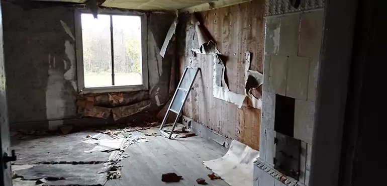 Why Selling a Distressed House Through Traditional Methods Fails in Grand Forks